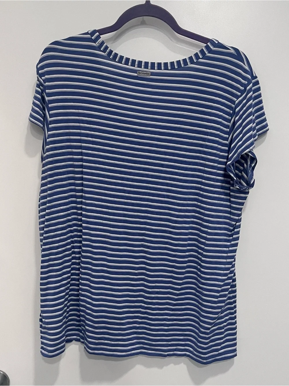 Columbia Sportswear Omni Shade T‎ Shirt  Size XL White Blue Striped V Neck Top
